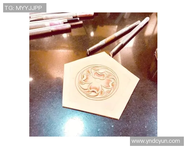 足球雕刻艺术的魅力与技艺探讨:如何将激情与创意融入每一件作品